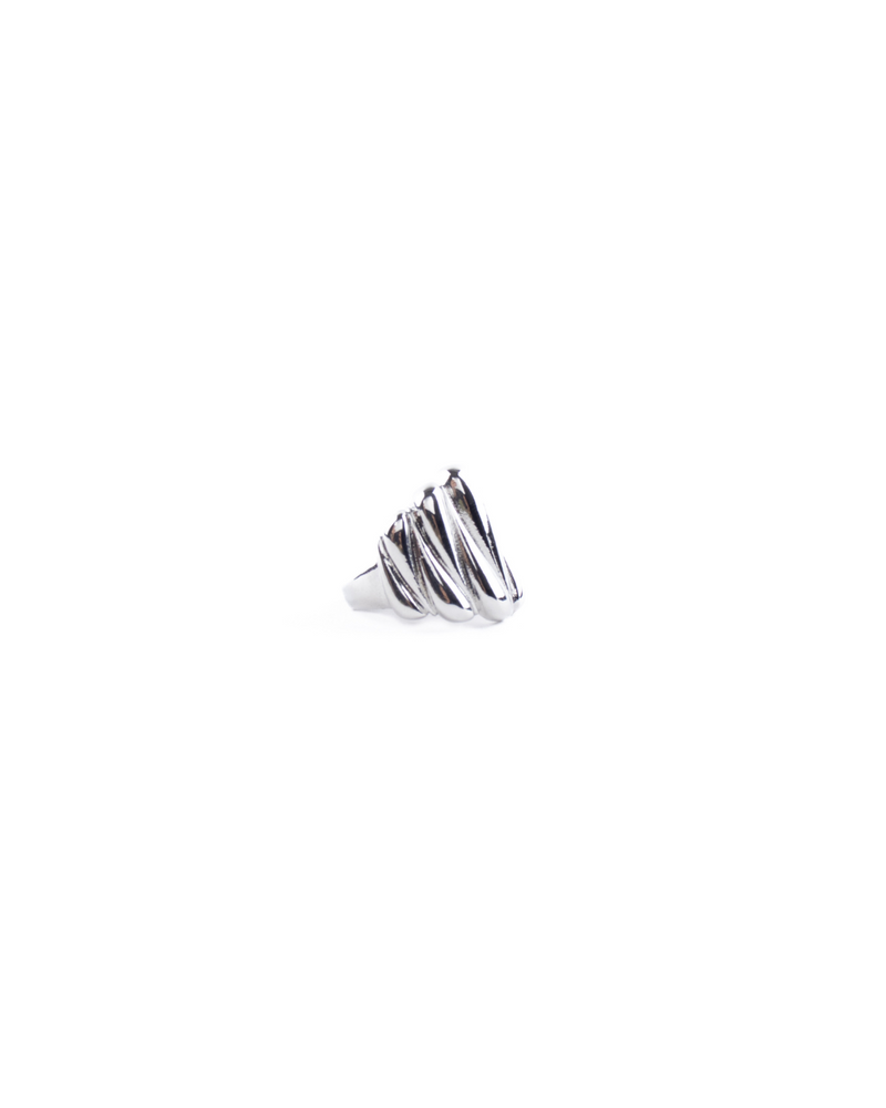Anillo Frances dorado con textura grunge, ajustable.