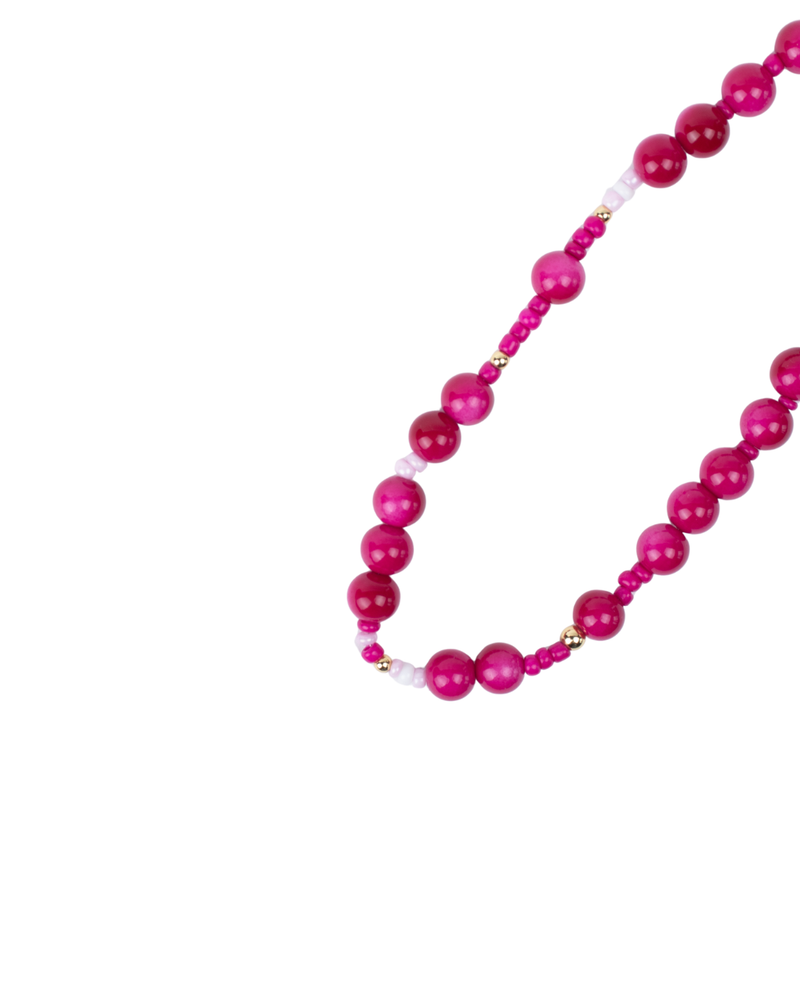 Collar de Cuentas Rosas con Detalles Dorados